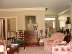 Living room straight painted walls, built-in units, ceiling and crown moldings (R32) 