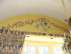 Striated yellow walls with trompe l'oeil work by different artist (S44).